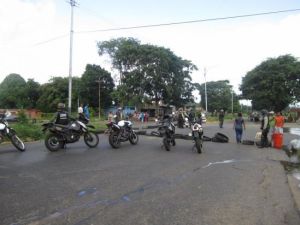 GNB agrede a vecinos en Guayana tras protestar por falta de agua (Fotos)