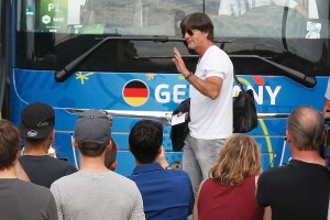 Löw continuará al frente de Alemania pese a decepción en Eurocopa
