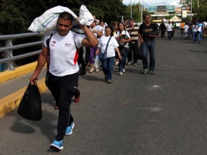 Colombia confirma que permitirá entrada de venezolanos este domingo