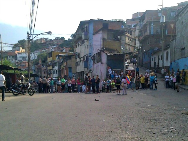 #22Jul: Protesta en el Barrio La Línea de Petare por escasez alimentos
