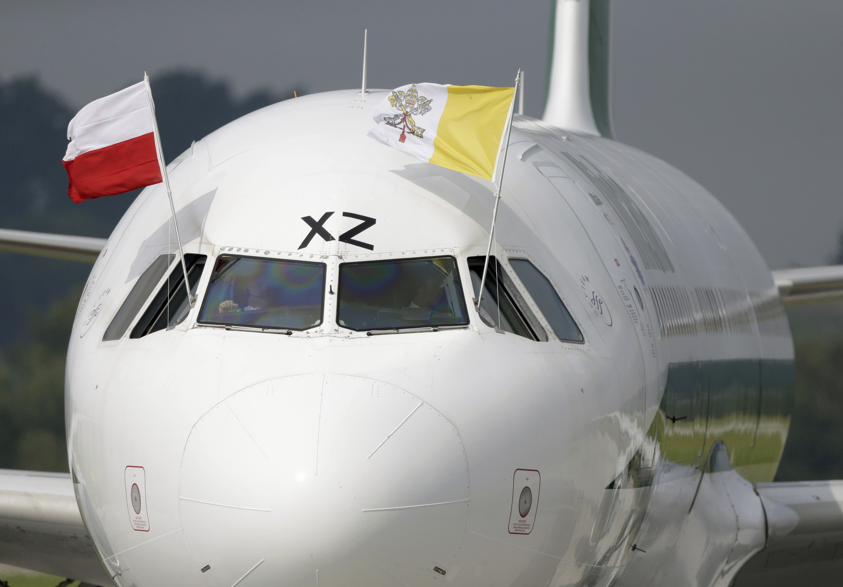 El papa Francisco aterriza en Cracovia para asistir a la JMJ 2016