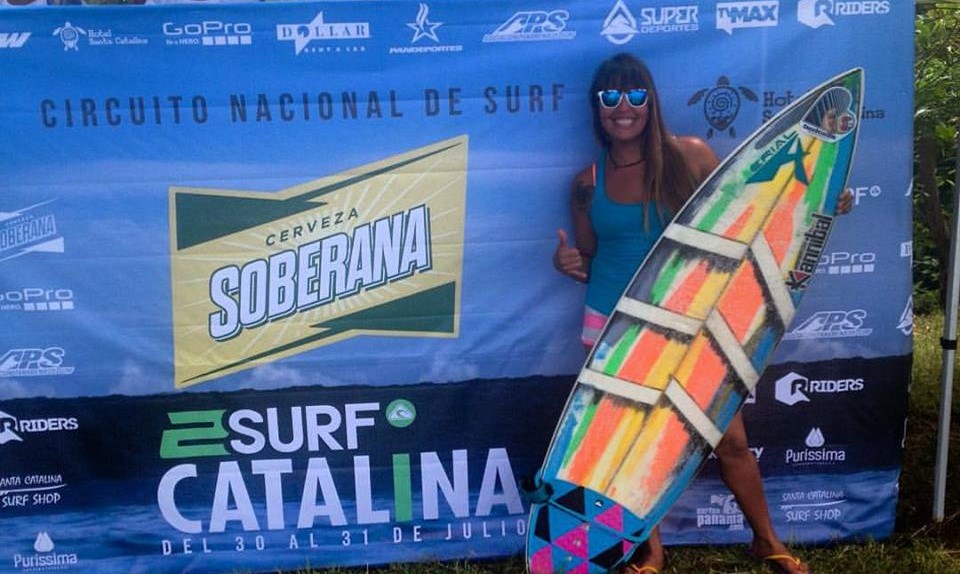 Criolla Adriana Cano lista para participar en el Campeonato Mundial de Surf