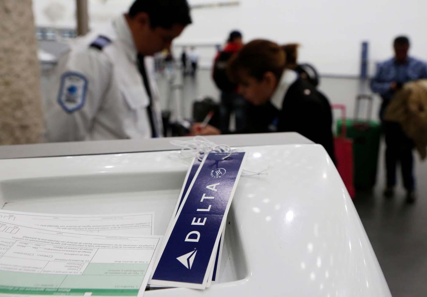 Delta ofrecerá hasta 10.000 dólares a pasajeros voluntarios en caso de sobreventa