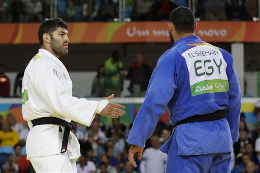 Judoca egipcio se negó a estrechar la mano de rival israelí en Río 2016