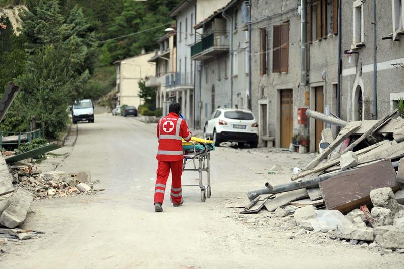 Dos sismos sacudieron el centro de Italia y dejaron un solo un herido