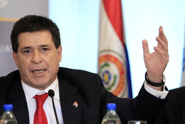 Cartes agradece a paraguayos tras renunciar a Presidencia para asumir escaño