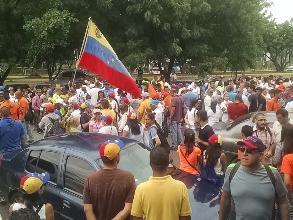 Opositores cambian sitio de concentración en Maracay #7S