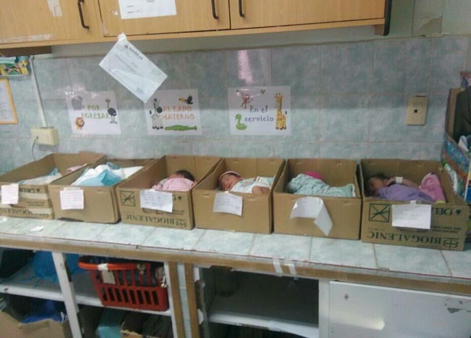 Recién nacidos en Ivss-Anzoátegui duermen en cajas de cartón (Fotos)