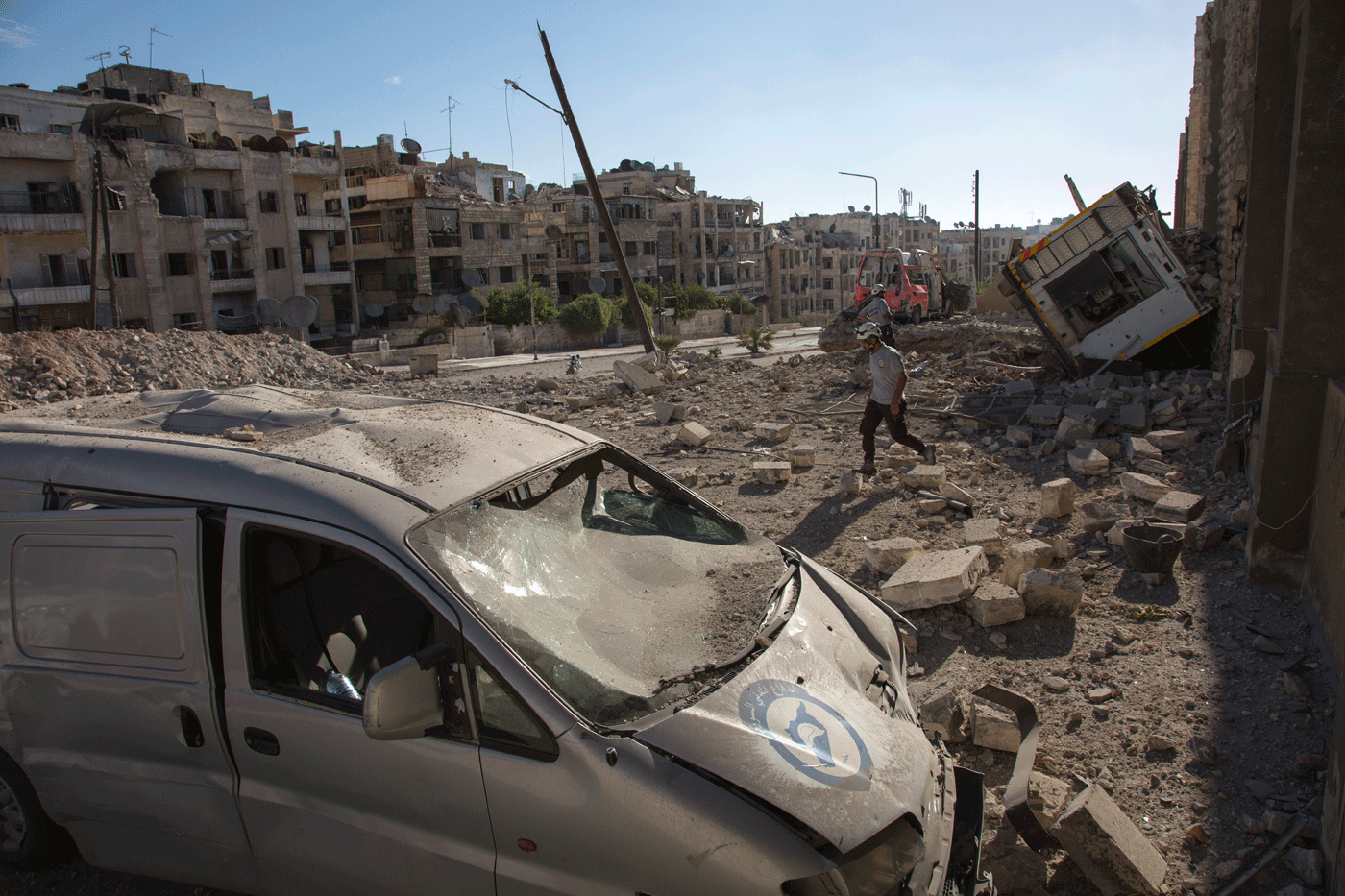 Siria bajo intensos bombardeos que golpean centros de defensa civil