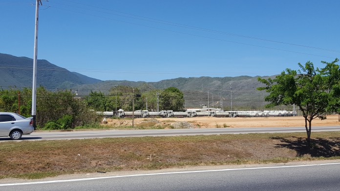 Varados y en total abandono están camiones cisterna que enviaron a Margarita en agosto (FOTOS)