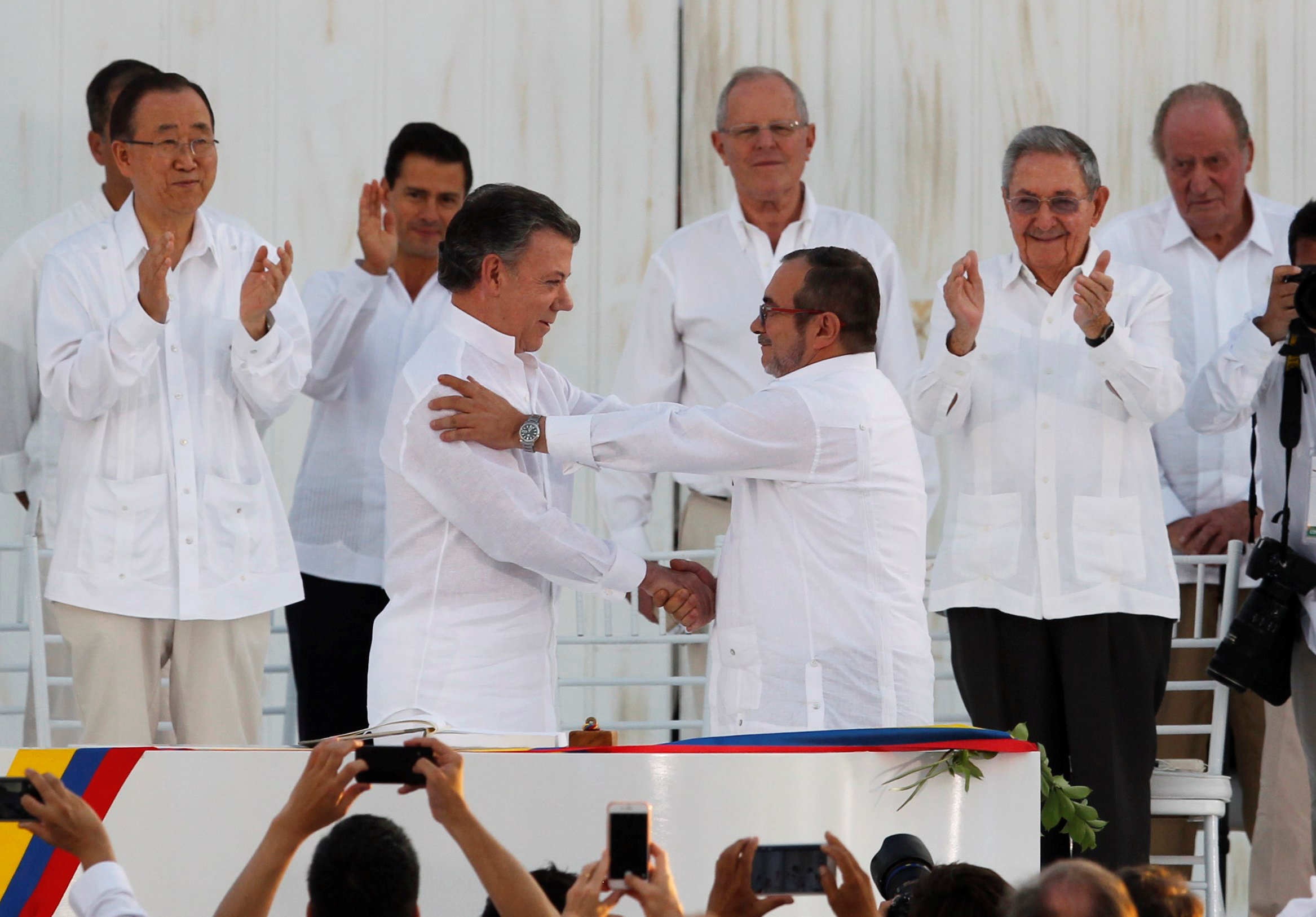 Colombia: Gobierno y las Farc firman paz tras 52 años de guerra