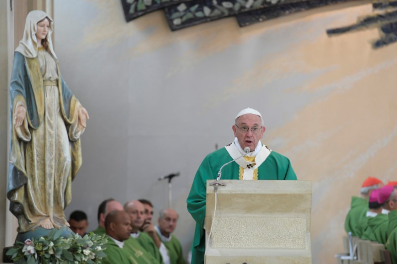 Papa rinde homenaje a pequeña comunidad católica entre musulmanes de Azerbaiyán