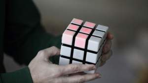 Llega Rubik’s Spark: La versión electrónica del cubo de Rubik (Video)