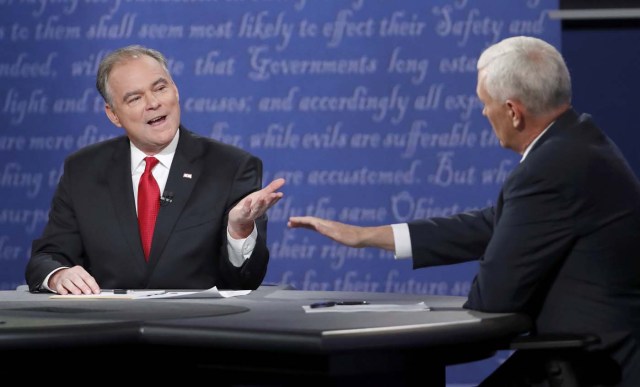 Democratic U.S. vice presidential nominee Senator Tim Kaine (L) and Republican U.S. vice presidential nominee Governor Mike Pence debate during their vice presidential debate at Longwood University in Farmville, Virginia, U.S., October 4, 2016. REUTERS/Rick Wilking    TPX IMAGES OF THE DAY