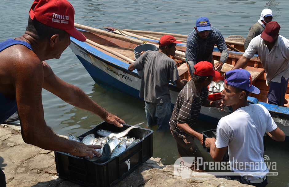 Pescadores se manifiestan ante crisis portuaria