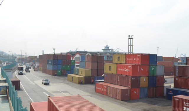 En exportaciones la situación es similar, según las últimas cifras ofrecidas por Bolipuertos, los buques salen con 11 a 17 contenedores cada uno. Foto: La Verdad de Vargas
