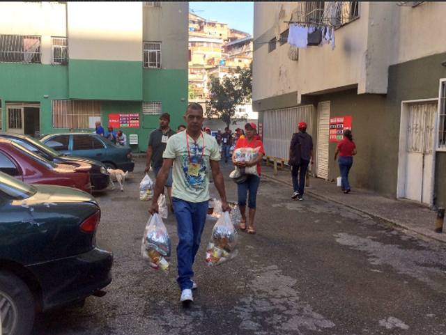 Con sorpresiva venta de comida en Petare CorpoMiranda intenta evita que vayan a la #TomaDeVenezuela