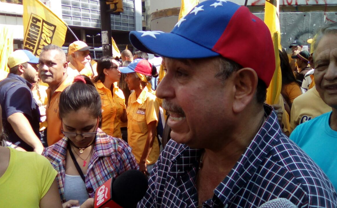 Freddy Ceballos: Están dispensando medicamentos vencidos en los hospitales