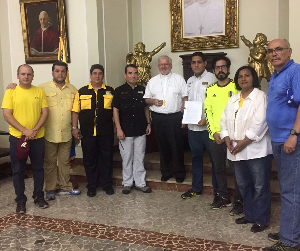 Diputados entregan documento al Nuncio para lograr la apertura de canal Humanitario