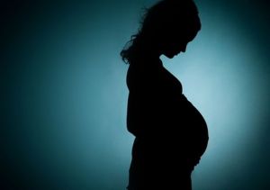 ¿Pueden las embarazadas transmitir a los bebés anticuerpos contra el coronavirus?