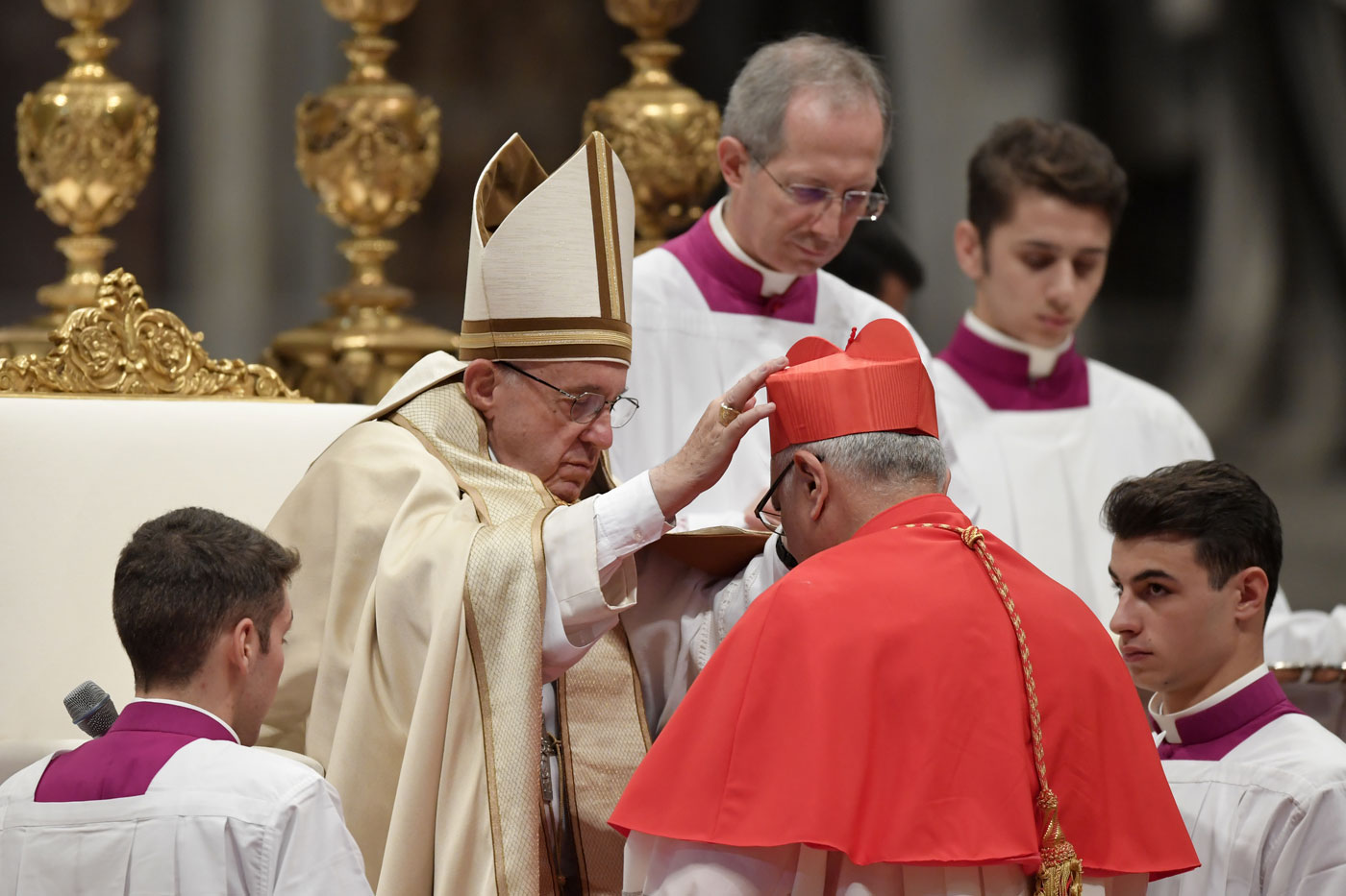 El Papa impuso la birreta cardenalicia a Baltazar Porras (Fotos)