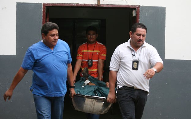 Camina con su amante a la habitación y cae por las escaleras en Zulia