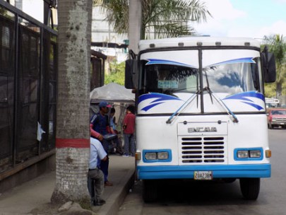 De bolívares 260 a 450 aumentaron pasaje de Los Teques a Caracas