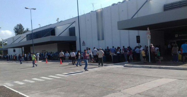 Evacúan aeropuerto en Argentina por amenaza de bomba