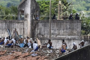 Forenses hallaron más restos humanos en una cárcel de Brasil