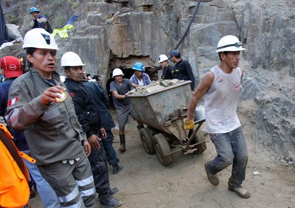 Cuatro mineros muertos y uno herido tras derrumbarse una mina en Perú