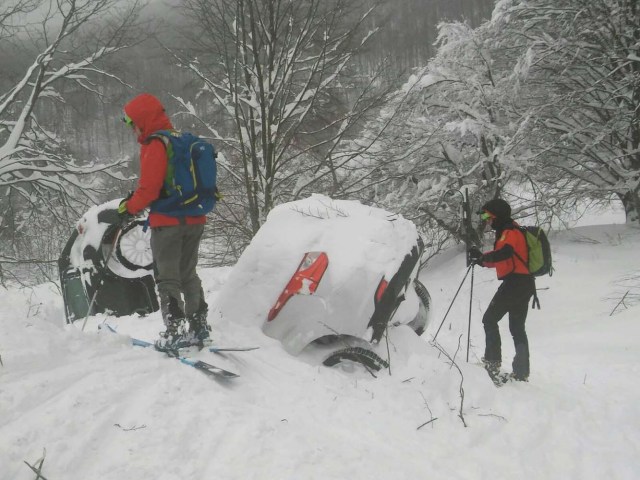 Members of Lazio's Alpine and Speleological Rescue Team are seen next to cars covered in snow in front of the Hotel Rigopiano in Farindola, central Italy, hit by an avalanche, in this January 19, 2017 handout picture provided by Lazio's Alpine and Speleological Rescue Team. Soccorso Alpino Speleologico Lazio/Handout via REUTERS ATTENTION EDITORS - THIS IMAGE WAS PROVIDED BY A THIRD PARTY. EDITORIAL USE ONLY. NO RESALES. NO ARCHIVE.