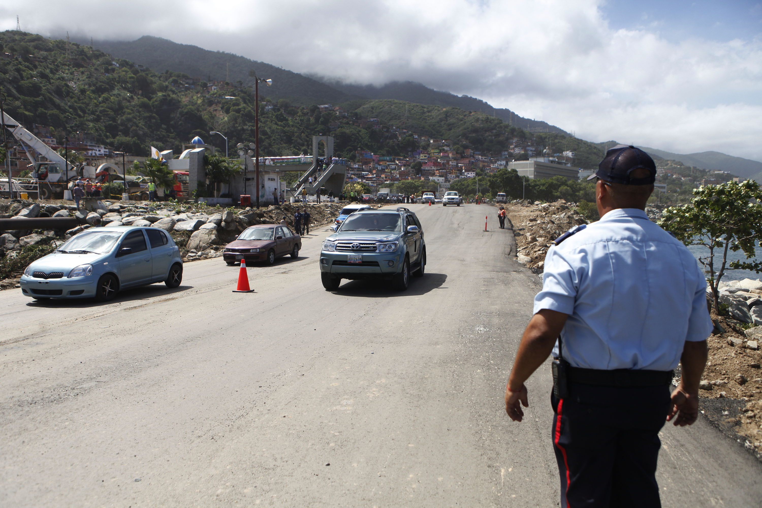 Restringirán paso por trocha en Vargas por asfaltado