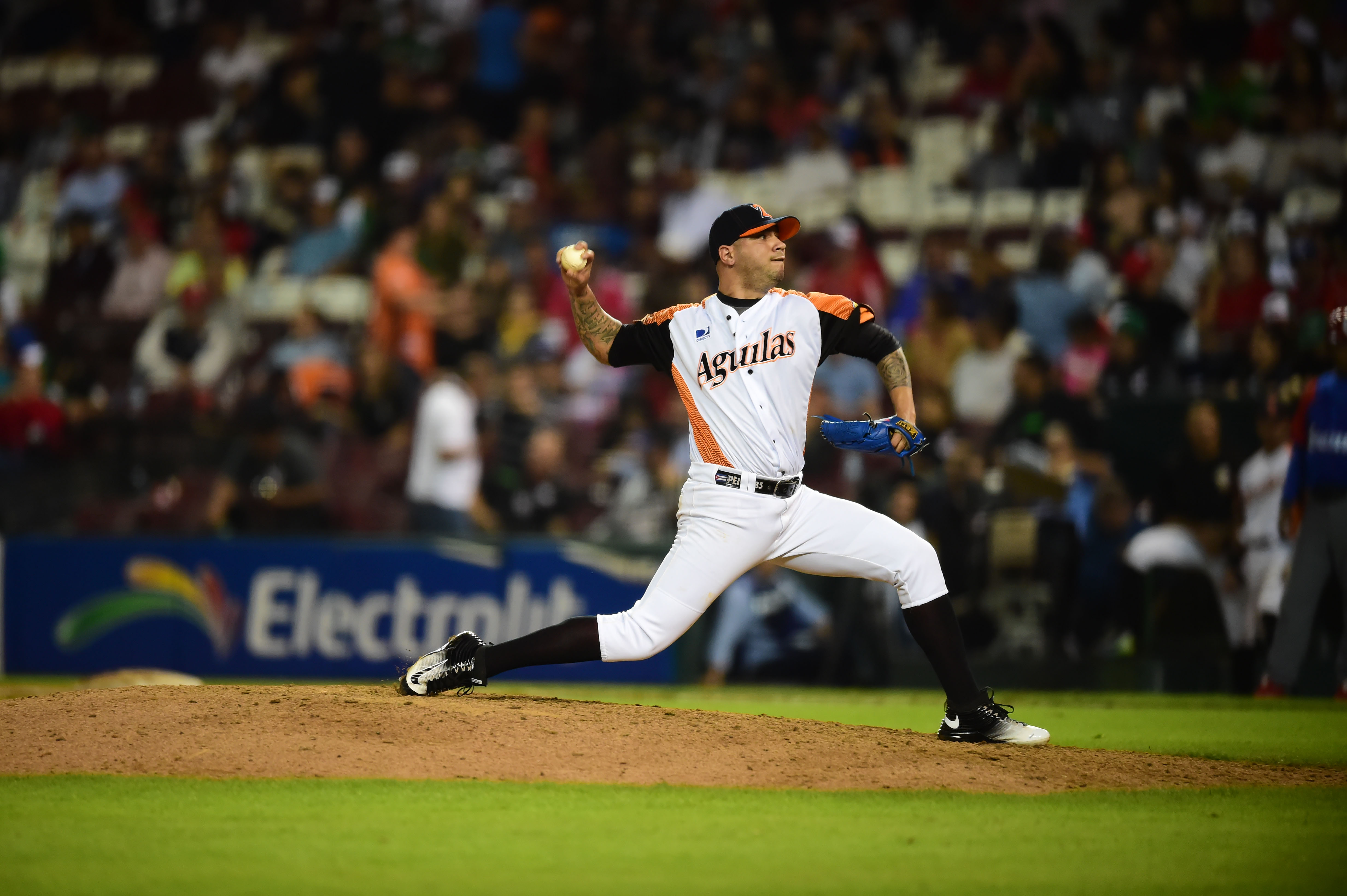 Venezuela vence 8×3 a Cuba y avanza a semifinales de la Serie del Caribe-2017