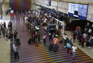 Venezolanos son los últimos a la hora de reservar vuelos para sus vacaciones