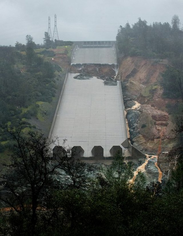The area of erosion on the lower half of the Oroville Dam spillway is seen after overnight test flows in Oroville, California, U.S. February 9, 2017. California Department of Water Resources/Kelly Grow/Handout via REUTERS ATTENTION EDITORS - THIS IMAGE WAS PROVIDED BY A THIRD PARTY. EDITORIAL USE ONLY.