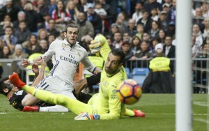 Real Madrid venció 2-0 al Espanyol con la ayuda de Gareth Bale