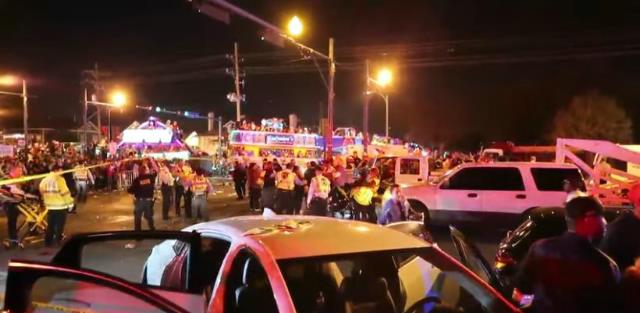 Vehículo se abalanza sobre multitud en Nueva Orleans y deja 12 heridos
