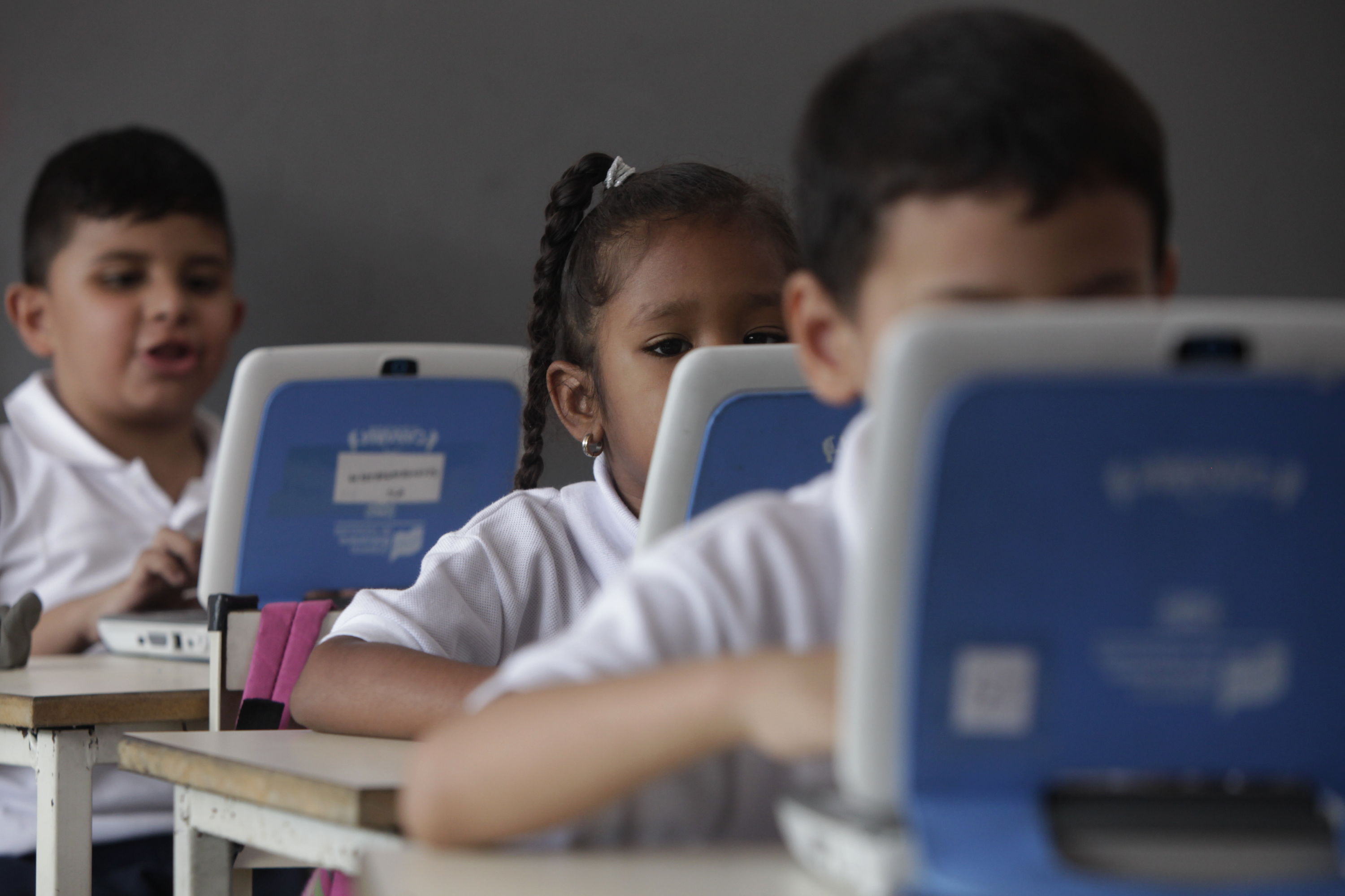 Operadoras públicas y privadas ofrecerán servicio de Internet gratis a escuelas del país