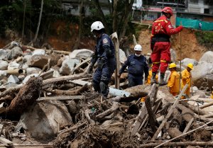 Santos declara emergencia social y económica para atender tragedia de Mocoa