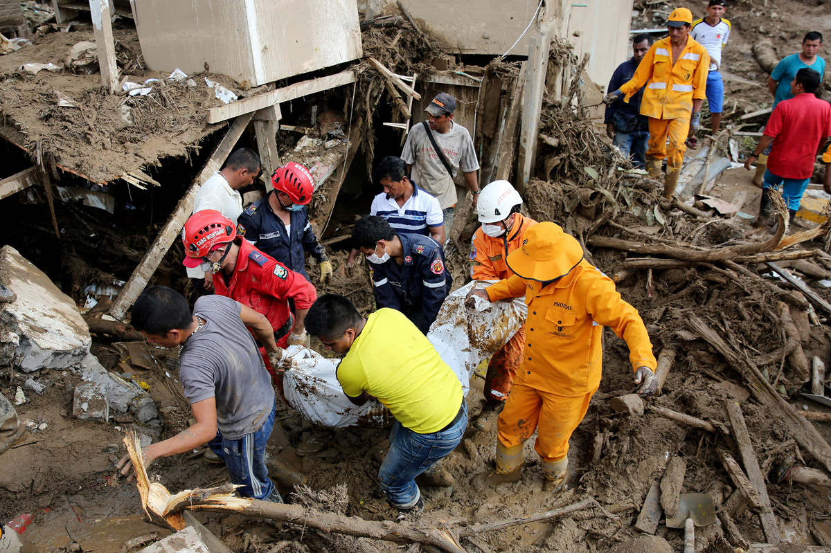 Colombianos buscan a desaparecidos en inundaciones, muertos llegan a 254