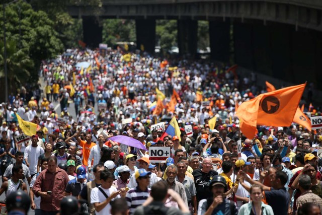 Opposition supporters protest against Venezuela's President Nicolas Maduro's government during a rally in Caracas, Venezuela April 1, 2017. REUTERS/Carlos Garcia Rawlins