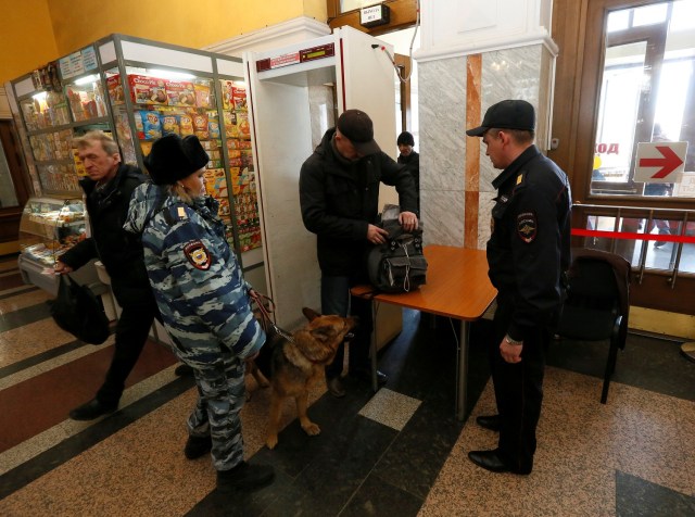 Russian police officers check a passenger at a railway station following the St. Petersburg metro blast that took place on April 3, in the Siberian city of Krasnoyarsk, Russia April 4, 2017. REUTERS/Ilya Naymushin