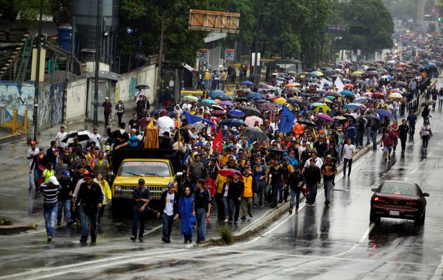 Diputados acompañaron a los caraqueños en las acciones de calle. Foto: Reuters