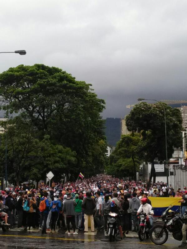 Movilización opositora a la altura de la avenida victoria. Foto: Cortesía