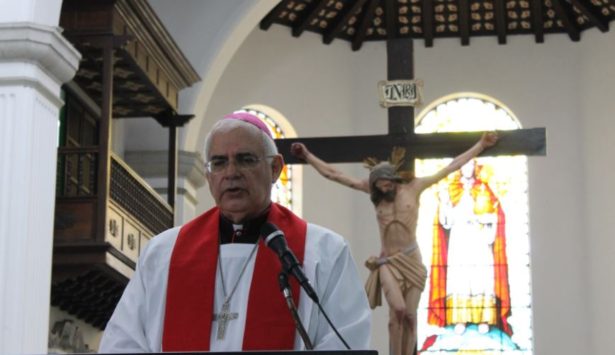 Obispo Moronta pidió consuelo al pueblo durante la meditación de las 7 Palabras