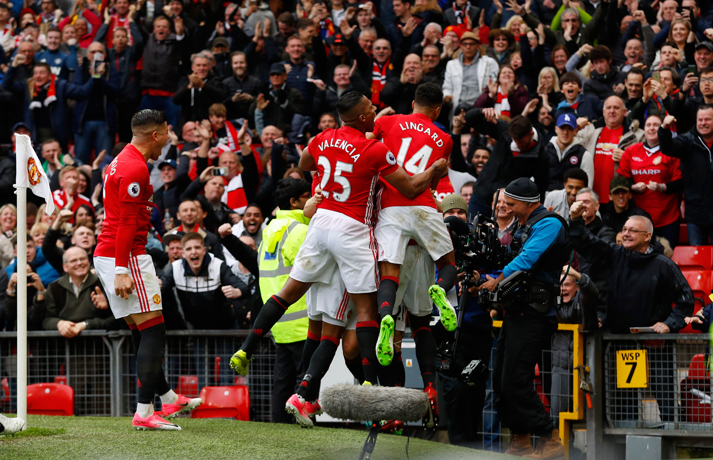 Mánchester United derrota al Chelsea y le pone color a la Premier