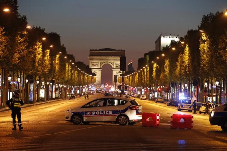 Tiroteo en París deja un policía muerto y dos heridos