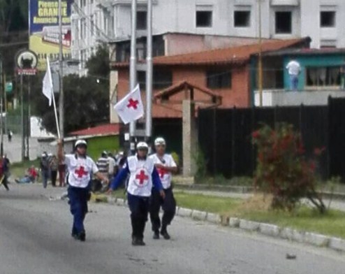 Integrantes de la Cruz Roja deben izar banderas para atender a heridos en Mérida (Fotos)