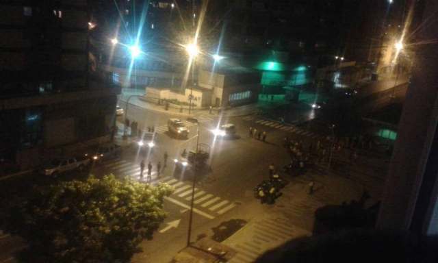 GN y paramilitares arremetieron contra manifestantes en San Martín a la altura de Capuchinos. Foto: Cortesía