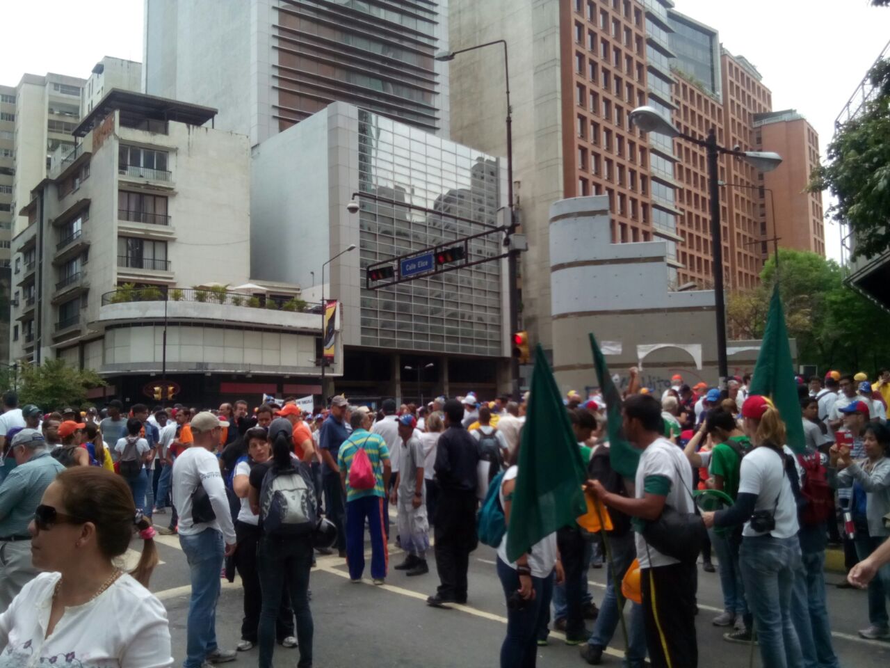 Opositores se concentran en Chacao para la marcha hacia el CNE #1May